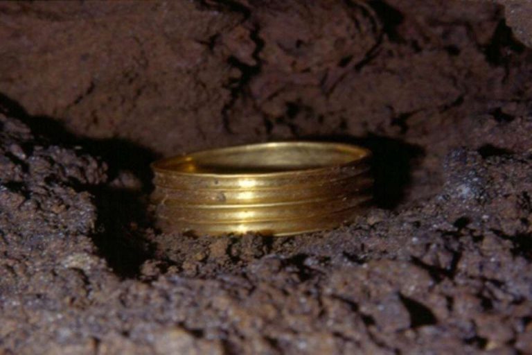 Brazalete de Oro de la Cueva del Silo