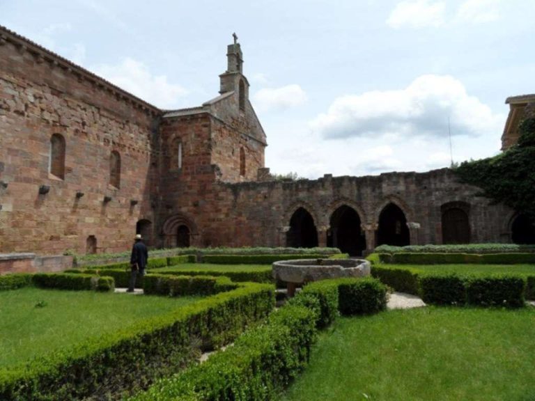 Claustro Santa Maria Bujedo