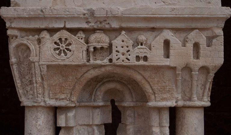 Detalle de Capitel del Claustro