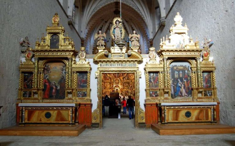 Entrada al Retablo Mayor